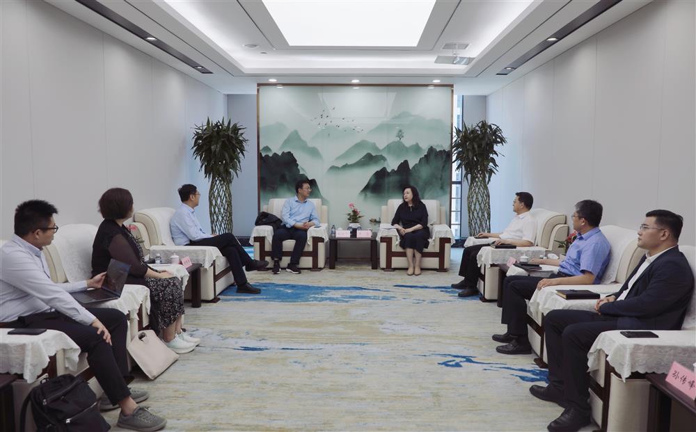 建投投資一行到產發(fā)集團洽談合作